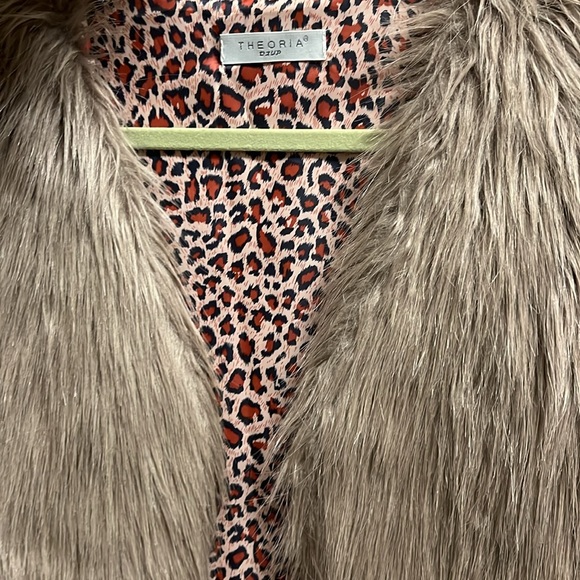 Theoria faux fur open front vest with animal print lining, size large -Gorgeous! - Picture 7 of 9